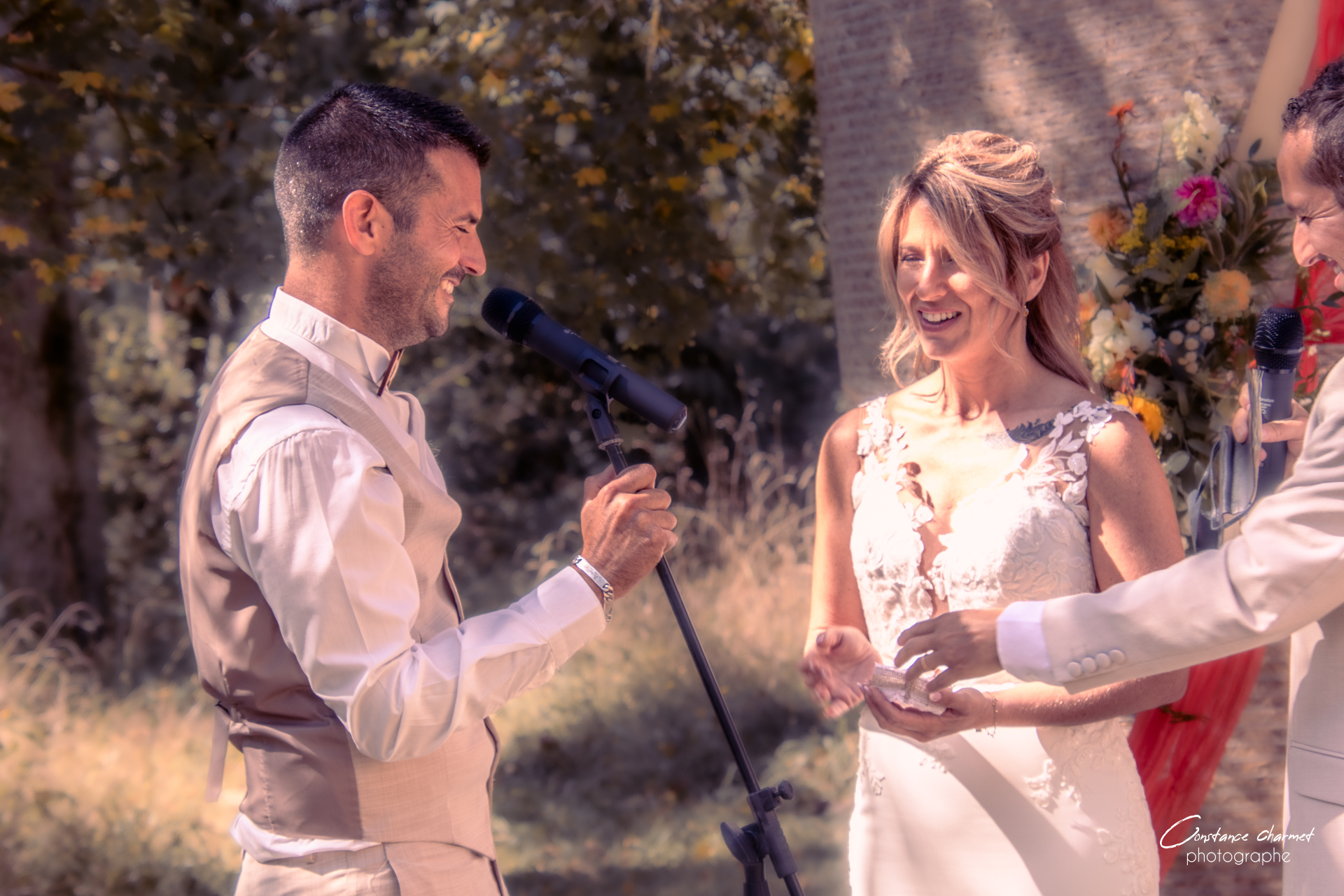Photographe mariage Occitanie – échange des alliances